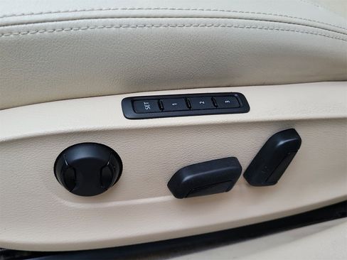 Used 2012 Volkswagen Passat 3.6 SEL Premium image 13