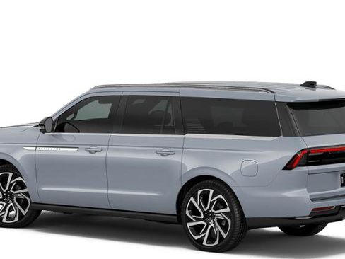 New 2026 Lincoln Navigator L Reserve AWD/4WD image 2