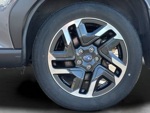 Used 2025 Subaru Forester Limited AWD/4WD image 31