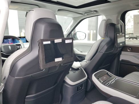 New 2025 Lincoln Navigator L Black Label image 28