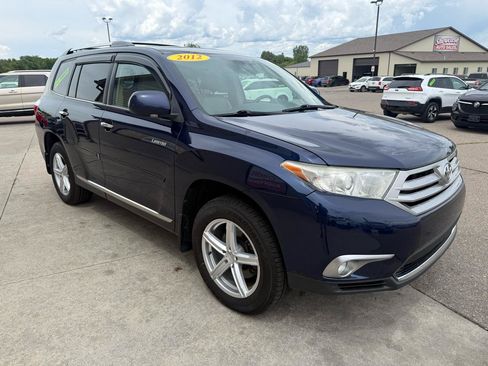 Used 2012 Toyota Highlander Limited w/ Tow Pkg AWD/4WD image 3