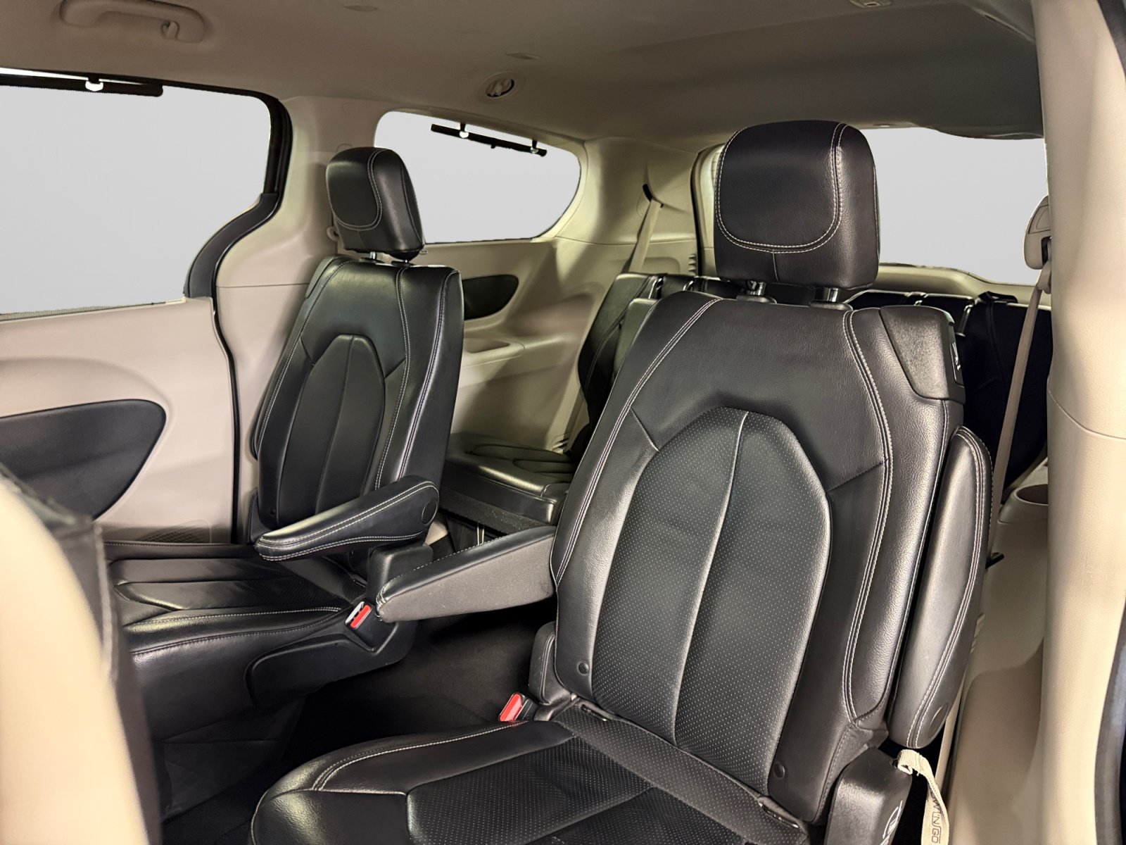 Used 2022 Chrysler Pacifica Touring-L FWD image 38