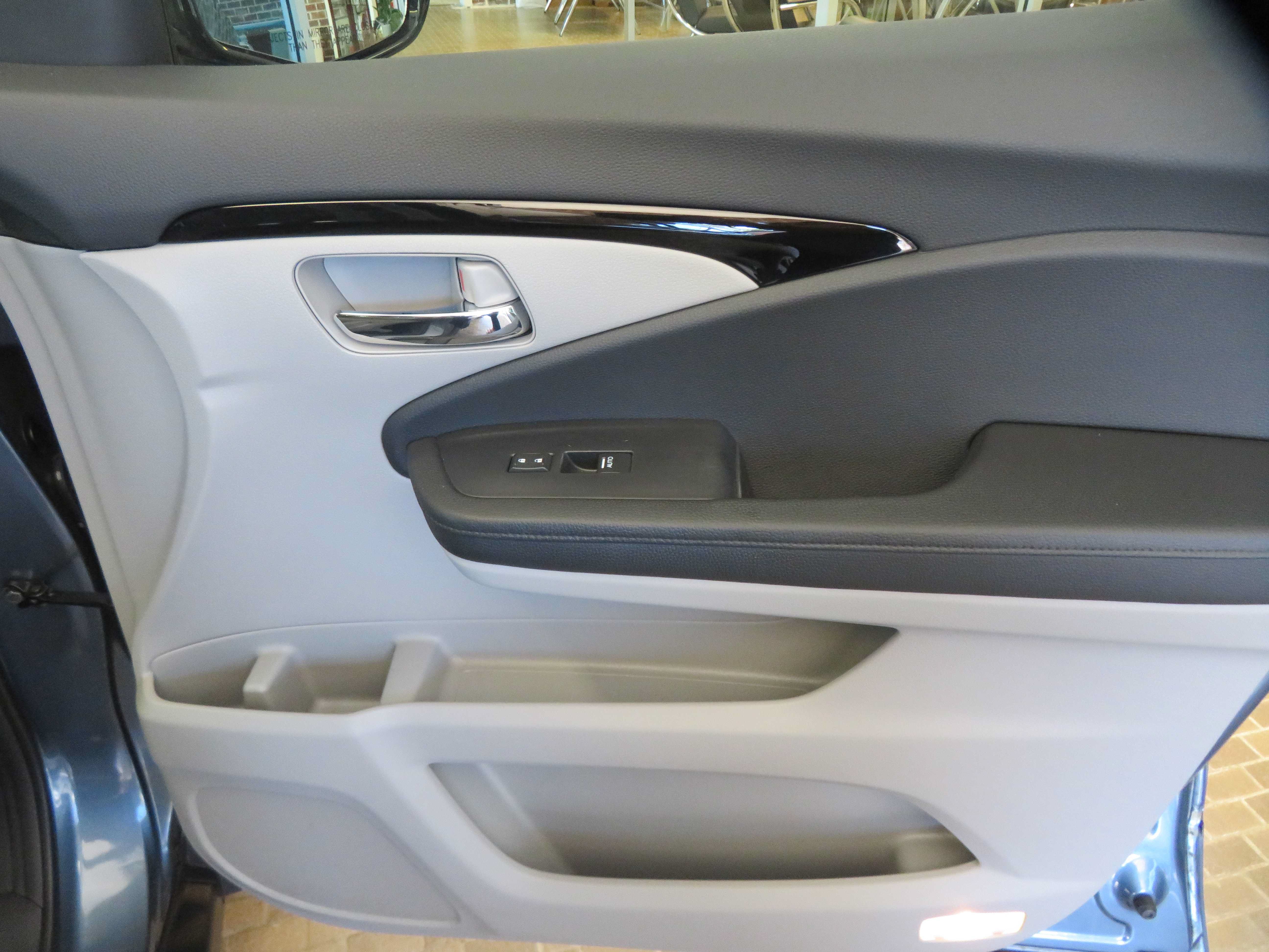 Used 2017 Honda Pilot Elite image 30