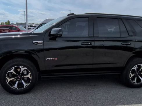 Used 2025 GMC Yukon AT4 w/ AT4 Premium Plus Package AWD/4WD image 5