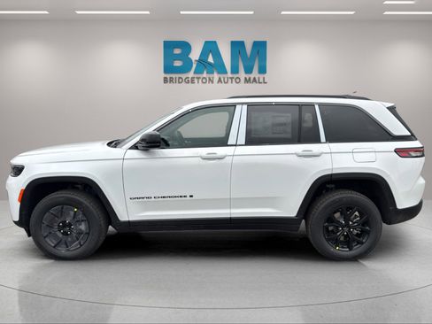 New 2026 Jeep Grand Cherokee Altitude image 4