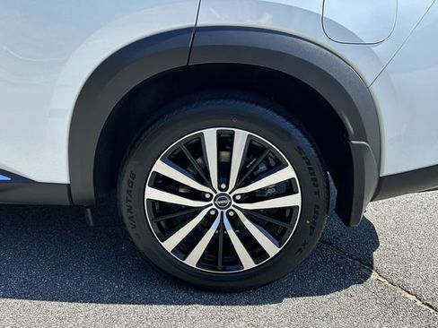 Certified 2025 Nissan Pathfinder Platinum FWD image 22