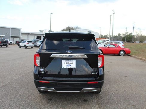 Used 2022 Ford Explorer XLT w/ Equipment Group 202A image 10