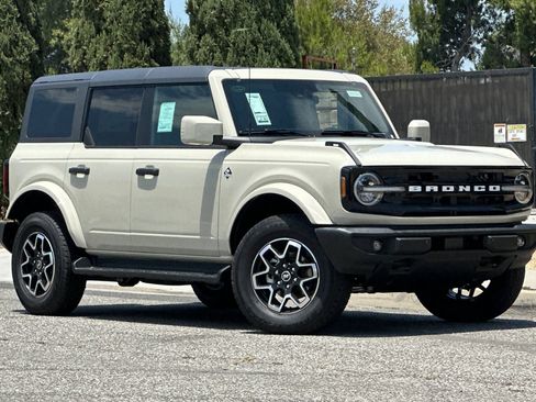 New 2026 Ford Bronco Outer Banks AWD/4WD image 2
