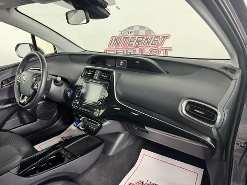 Used 2022 Toyota Prius Prime LE image 12