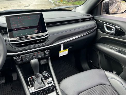 New 2025 Jeep Compass Latitude w/ Sun & Sound Group image 11