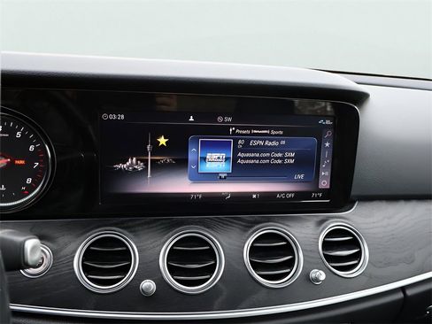 Used 2019 Mercedes-Benz E 300 4MATIC image 23