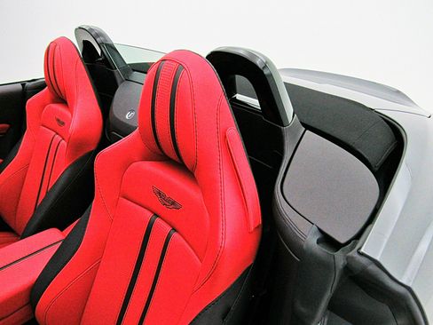 Used 2023 Aston Martin V8 Vantage Roadster image 33