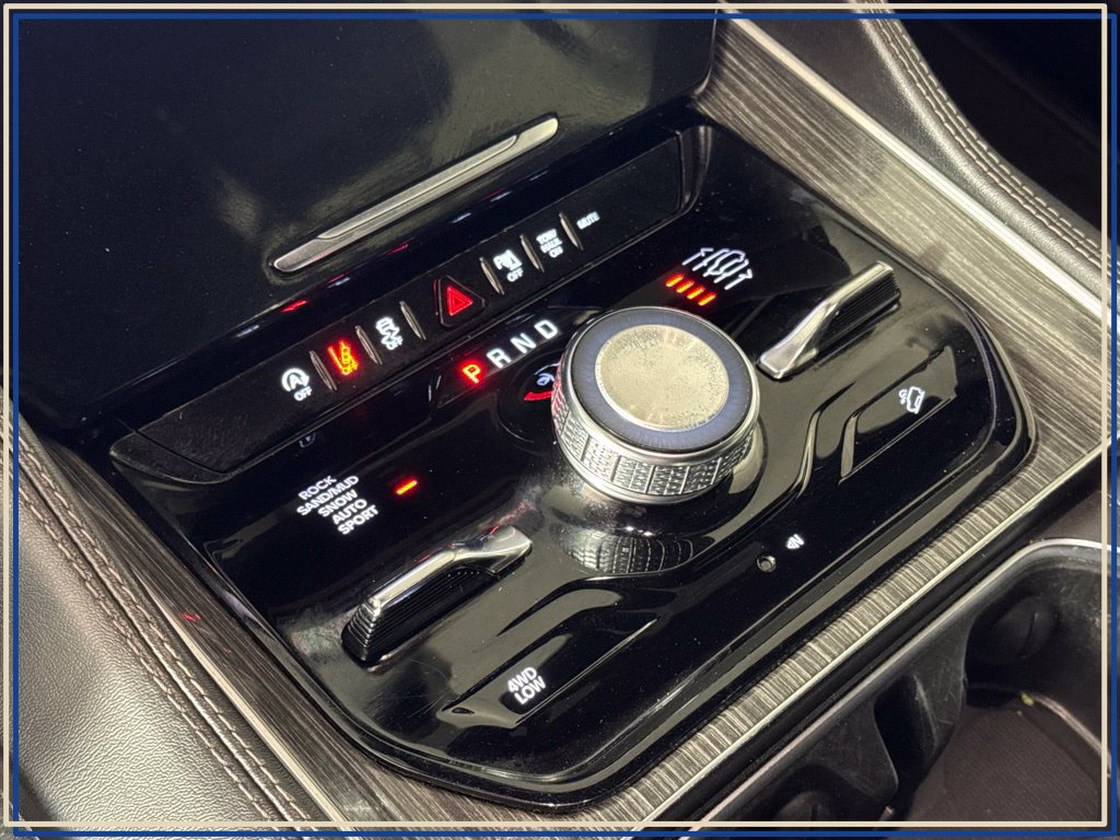 Used 2022 Jeep Wagoneer Series III AWD/4WD image 27