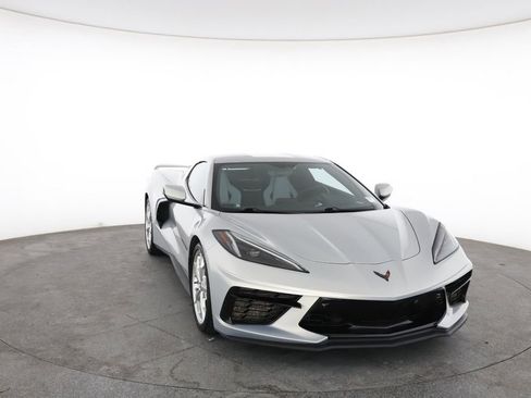 Used 2021 Chevrolet Corvette Stingray Preferred Cpe w/ Z51 Performance Package RWD image 3