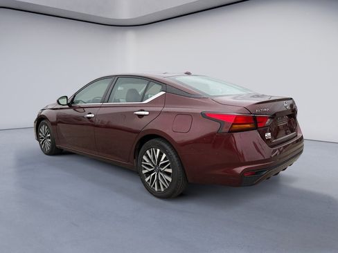 Used 2023 Nissan Altima 2.5 SV image 3