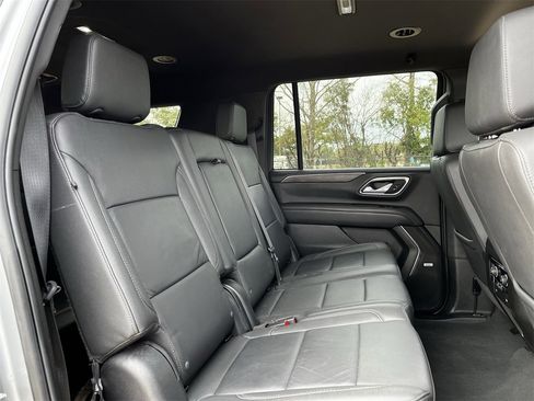 Used 2024 Chevrolet Suburban LT image 25