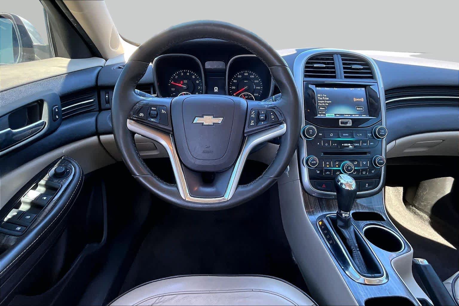 Used 2015 Chevrolet Malibu LT w/ Leather Package FWD image 6