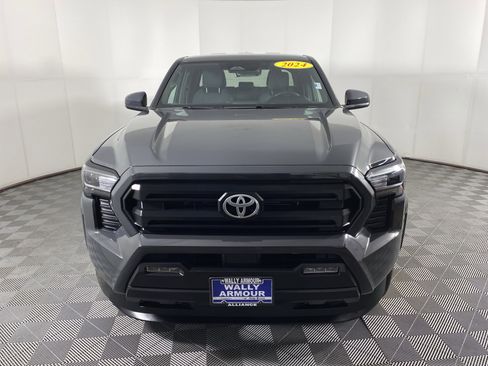 Used 2024 Toyota Tacoma SR5 AWD/4WD image 12