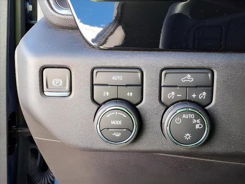 Used 2024 Chevrolet Silverado 1500 LT image 18