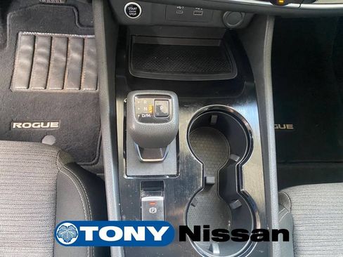 Used 2022 Nissan Rogue SV FWD image 17