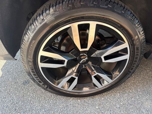 Used 2019 Chevrolet Suburban Premier AWD/4WD image 9