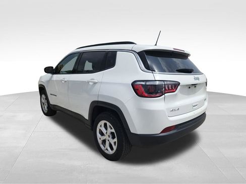 Used 2024 Jeep Compass Latitude AWD/4WD image 7
