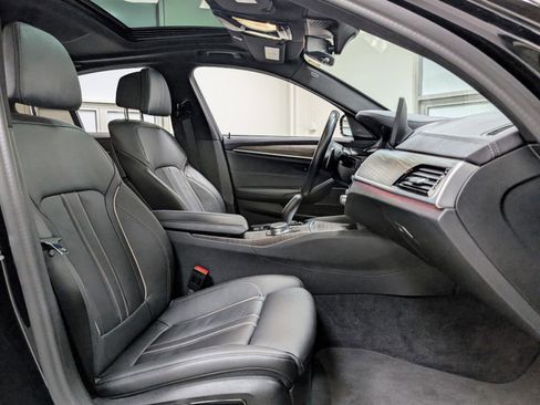 Used 2022 BMW M550i xDrive image 24