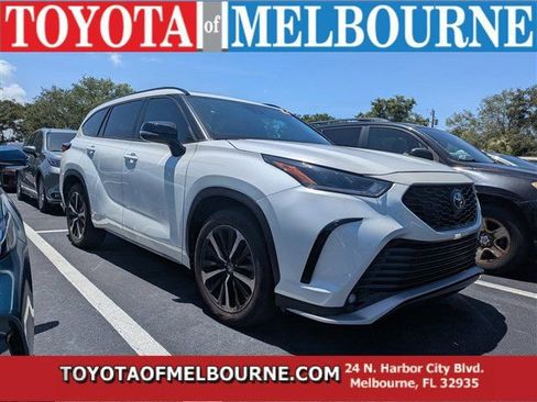 Used 2022 Toyota Highlander XSE AWD/4WD image 1