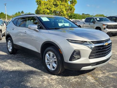 Used 2021 Chevrolet Blazer LT image 2