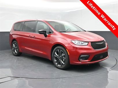 New 2026 Chrysler Pacifica Select