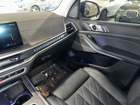 Used 2025 BMW X7 xDrive40i image 32