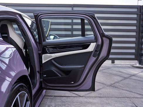 Used 2025 Porsche Panamera 4 w/ Premium Package image 30