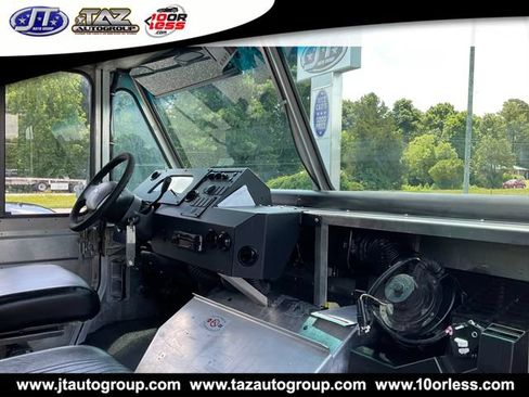 Used 2017 Ford E-350 and Econoline 350 Super Duty w/ A/C Prep Package RWD image 11