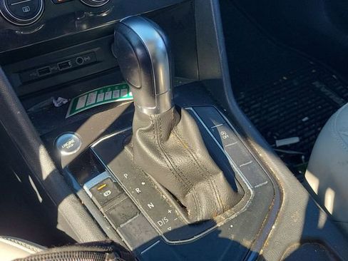 Used 2018 Volkswagen Tiguan SEL image 34