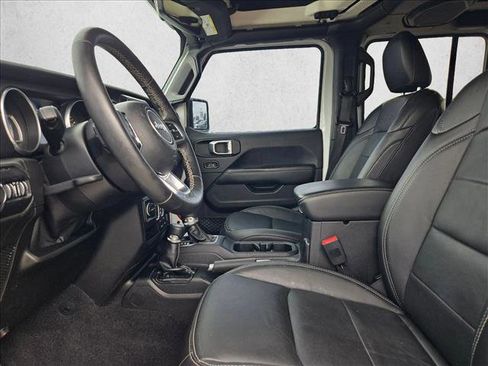 Used 2018 Jeep Wrangler Unlimited Sahara image 14