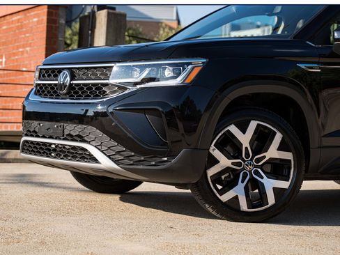 Certified 2023 Volkswagen Taos SEL AWD/4WD image 2