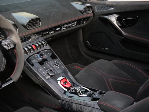 Used 2018 Lamborghini Huracan Performante image 21