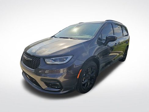 Used 2023 Chrysler Pacifica Touring-L w/ S Appearance Package FWD image 9