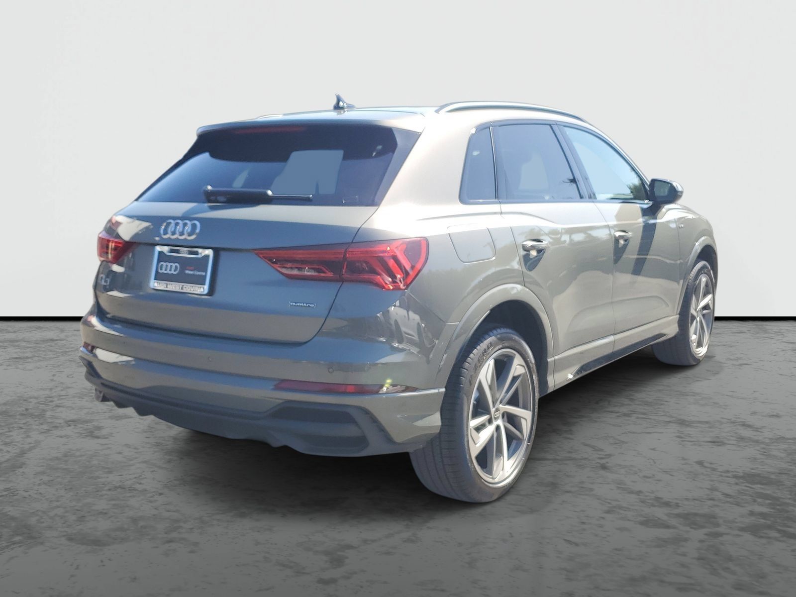 Used 2025 Audi Q3 2.0T Premium w/ Convenience Plus Package AWD/4WD image 4