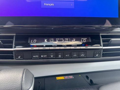 Used 2025 Toyota Sienna XLE AWD/4WD image 19