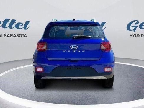 Certified 2025 Hyundai Venue SEL image 6