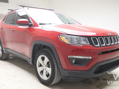 Used 2019 Jeep Compass Latitude AWD/4WD image 5