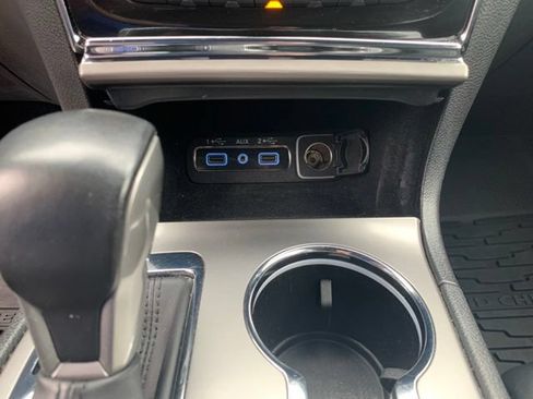 Used 2022 Jeep Grand Cherokee Laredo X AWD/4WD image 36
