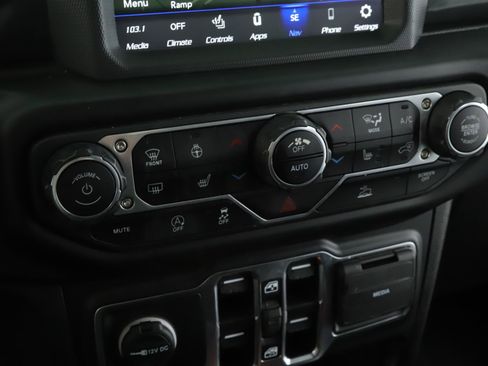 Used 2022 Jeep Wrangler Unlimited Sahara AWD/4WD image 14