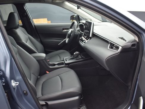 Used 2026 Toyota Corolla Cross XLE w/ Convenience Package FWD image 10