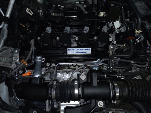 Used 2018 Honda Accord Touring image 30