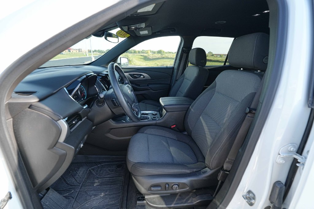 Used 2023 Chevrolet Traverse LT w/ LPO, Floor Liner Package AWD/4WD image 18
