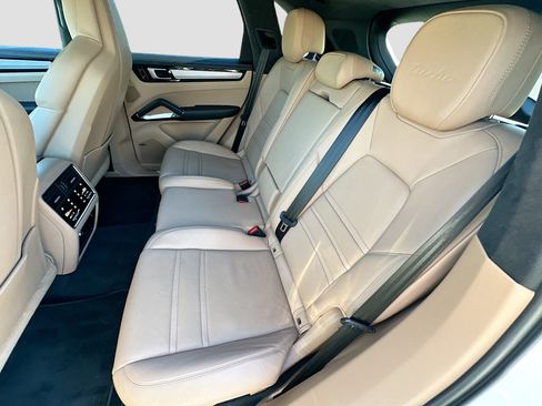 Used 2019 Porsche Cayenne Turbo image 26