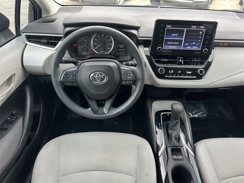 Used 2022 Toyota Corolla LE image 16