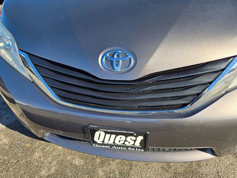 Used 2013 Toyota Sienna LE image 19